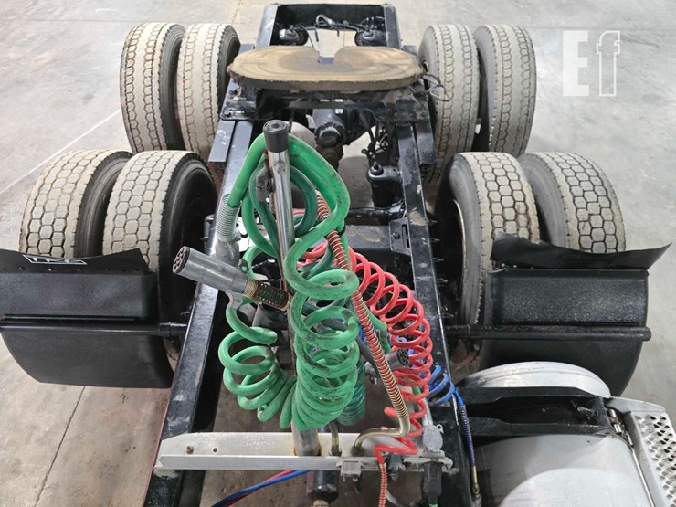 2010-peterbilt-340-image-17