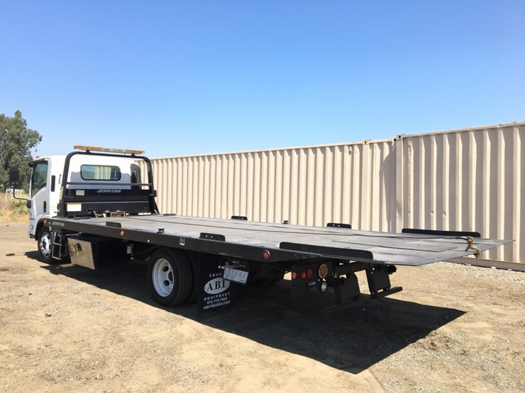 2013-isuzu-nrr-image-4