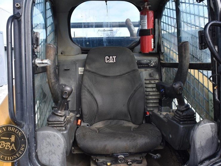 2020-caterpillar-299d3-image-38