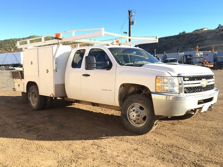 2012-chevrolet-3500hd-image-2