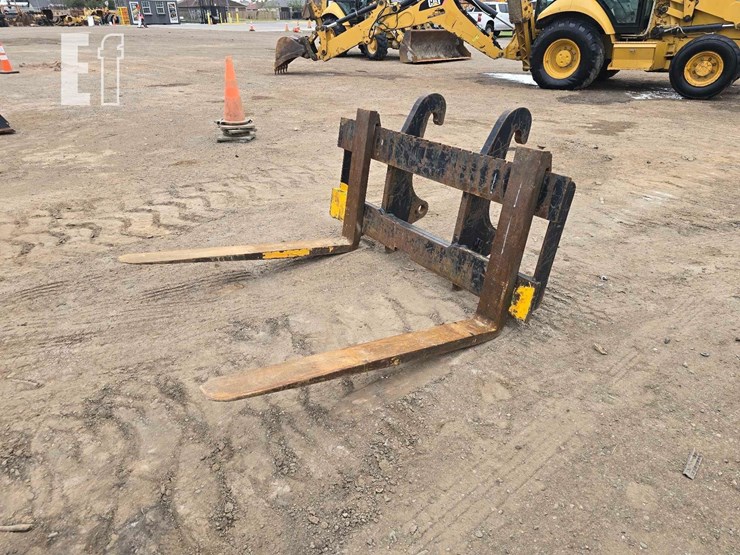 caterpillar-420e-image-1