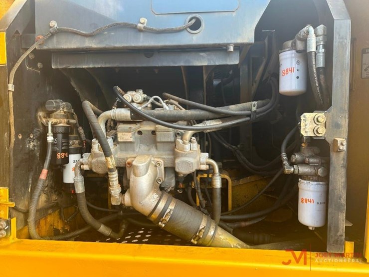 2012-deere-210g-image-8