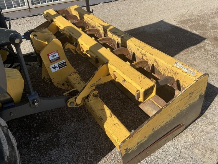 2015-deere-210l-image-10