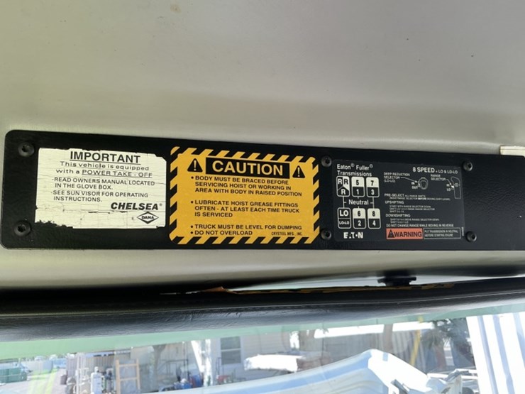 1999-freightliner-fl80-image-26