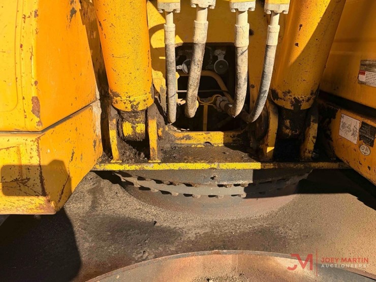 komatsu-pc240-lc-11-image-16