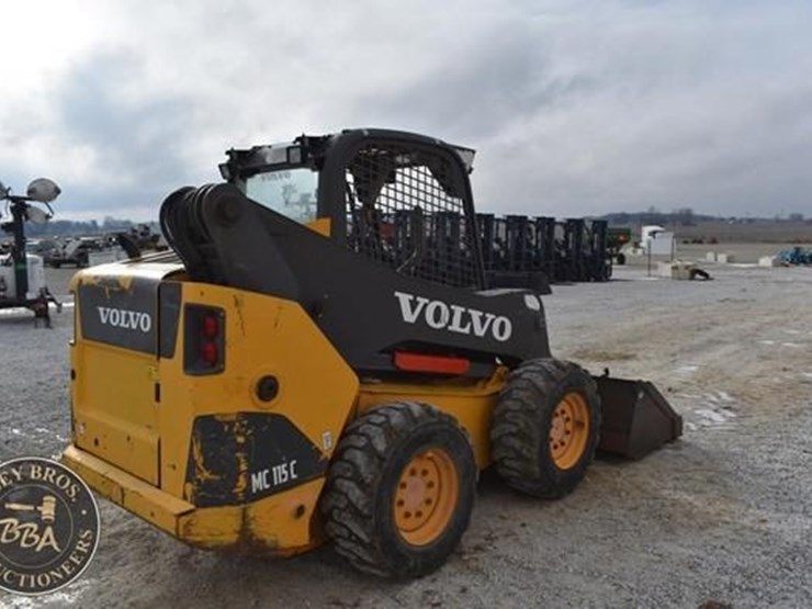 2011-volvo-mc115c-image-32