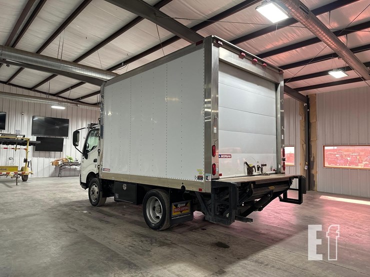 2015-hino-195-image-4