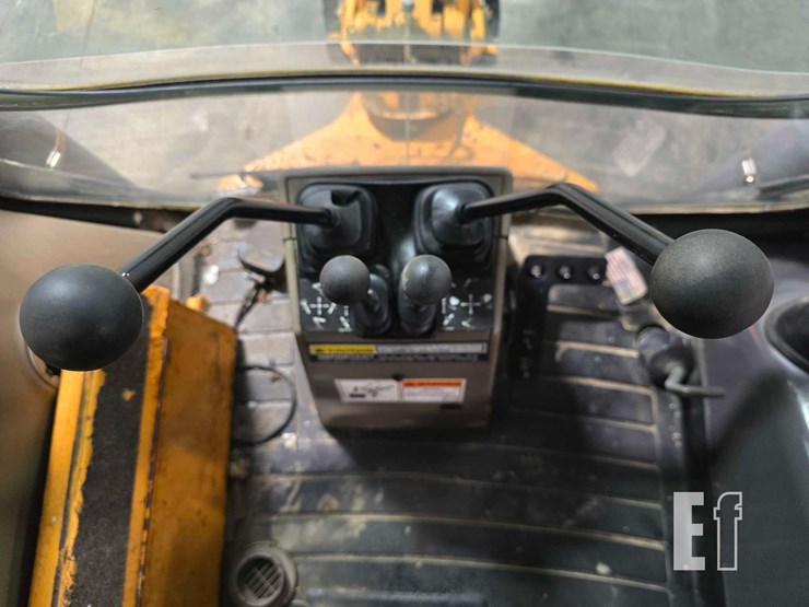 2013-case-580n-image-25