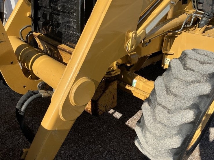 caterpillar-420d-image-22