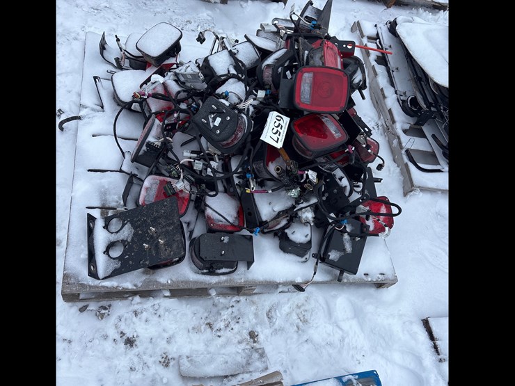 #6557-•-e1.-a-pallet-of-miscellaneous-tail-lights-image-1