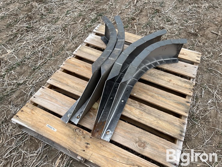 gleaner-combine-straw-spreader-deflectors-image-1