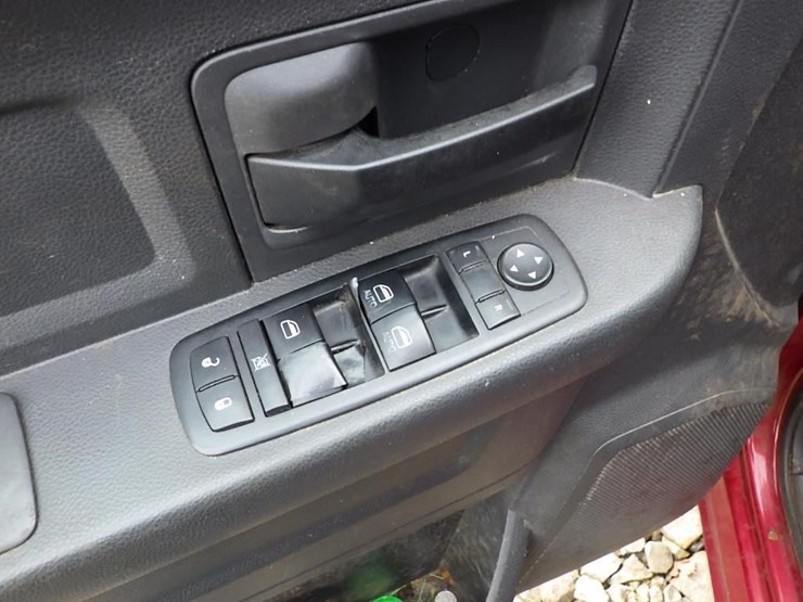 2011-dodge-ram-1500-image-19