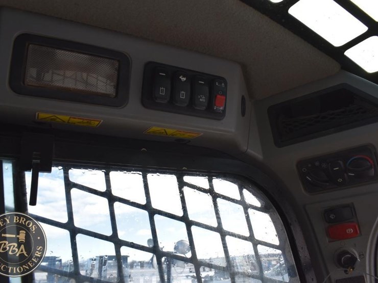 2020-caterpillar-299d3-image-41