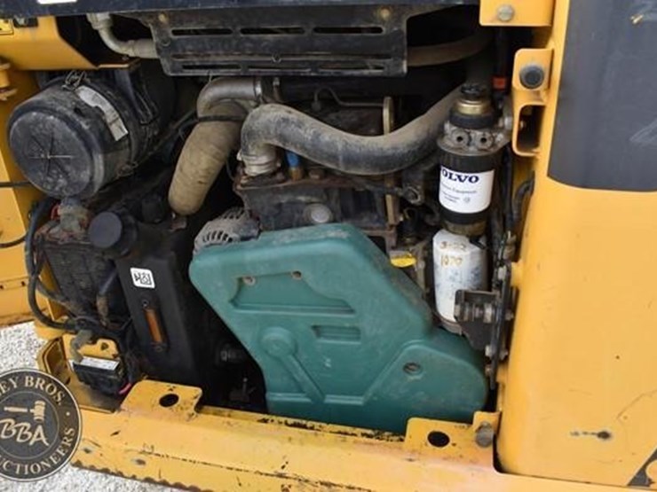 2011-volvo-mc115c-image-13