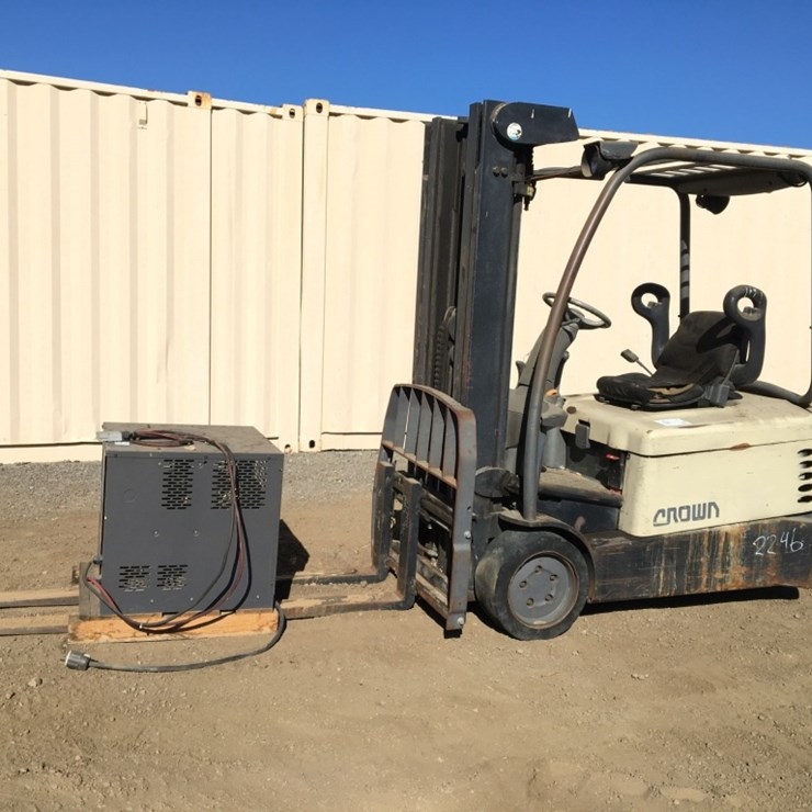 Crown SC4040-40 3-Wheel Industrial Forklift,