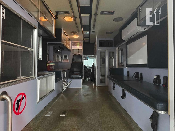 1996-ford-e350-image-24