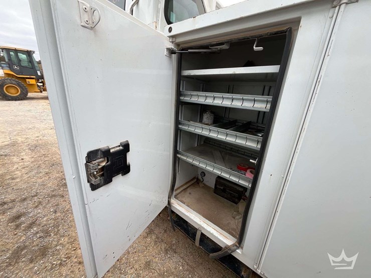 2020-freightliner-m2-106-image-14