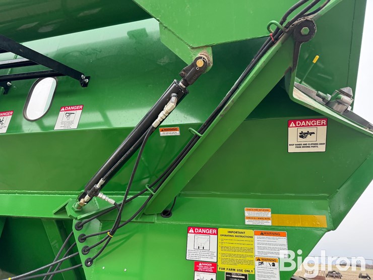 2011-j&m-750-image-11