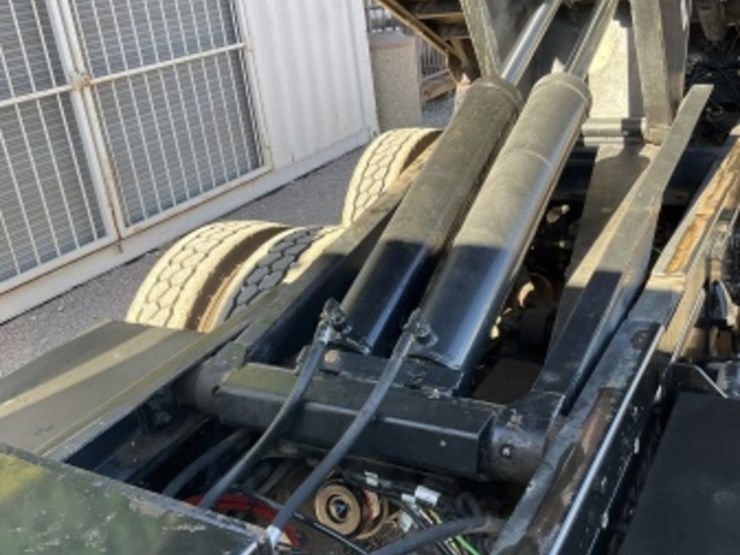 2005-freightliner-m2-dump-truck-image-29