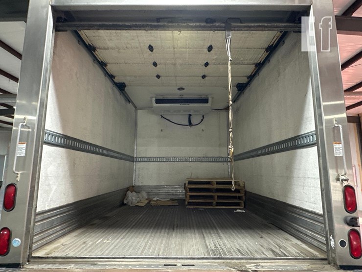 2015-hino-195-image-16