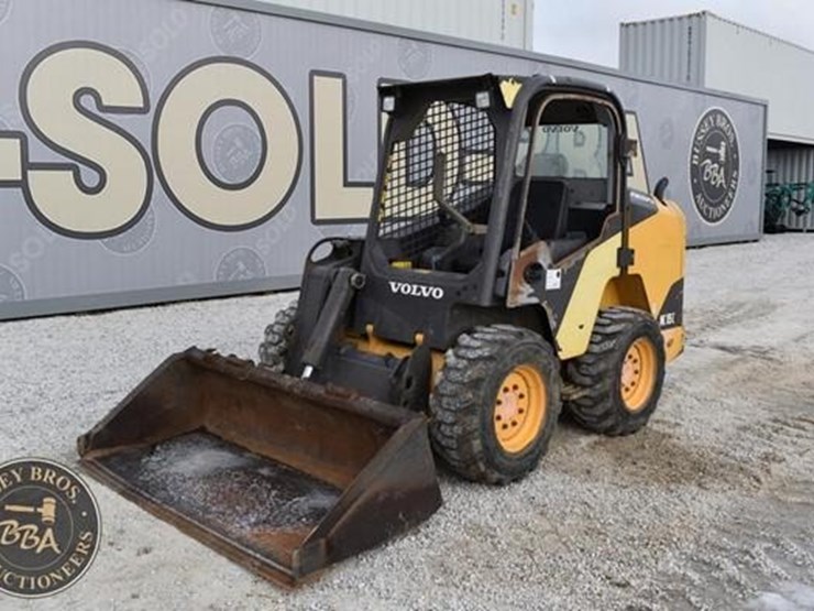 2011-volvo-mc115c-image-1