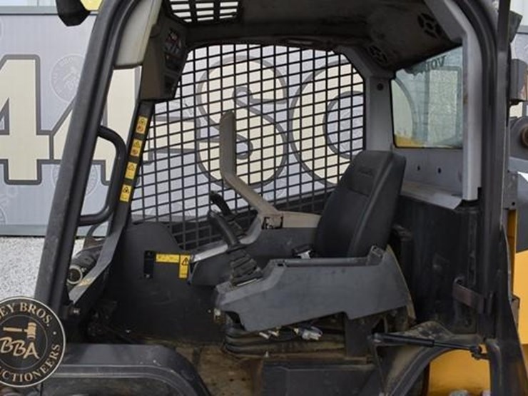 2011-volvo-mc115c-image-19