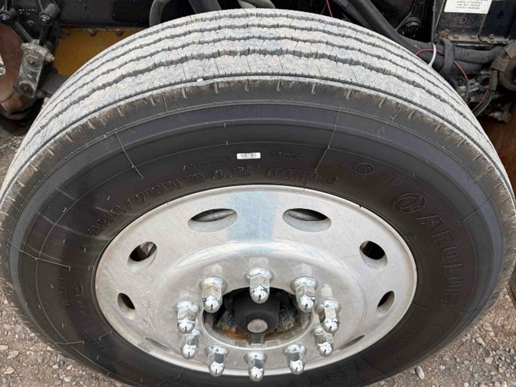 1998-peterbilt-379-image-27