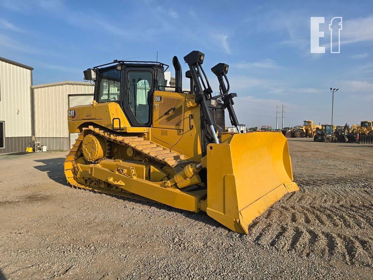 2020-caterpillar-d6-image-2
