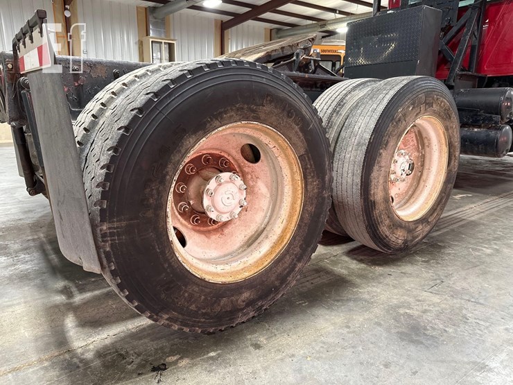 2012-mack-granite-gu713-image-31