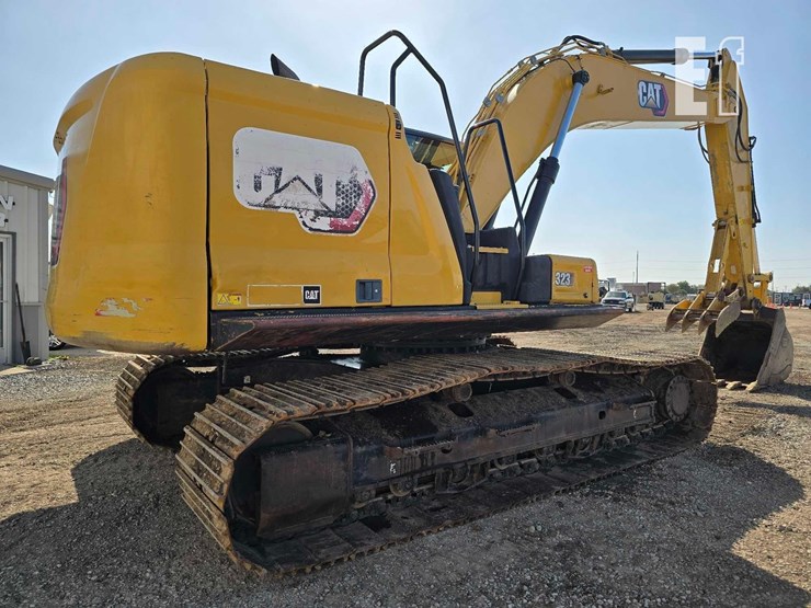 2020-caterpillar-323-image-3