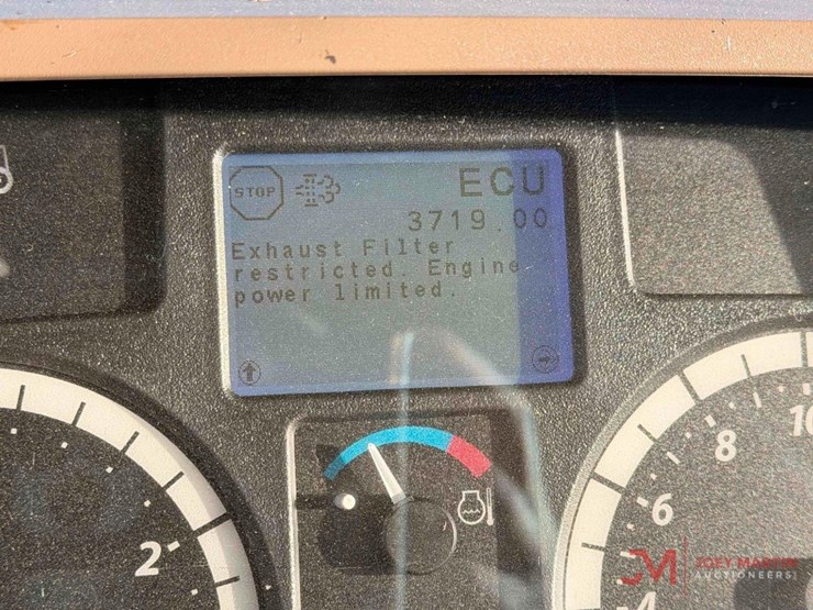 2014-john-deere-6150m-image-24