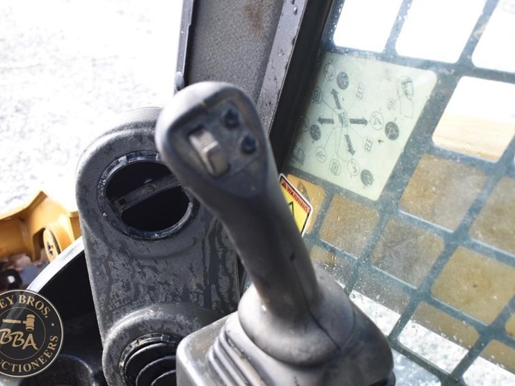 2020-caterpillar-299d3-image-44