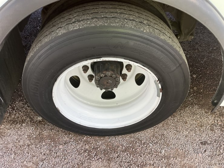 2018-freightliner-mt55-image-11