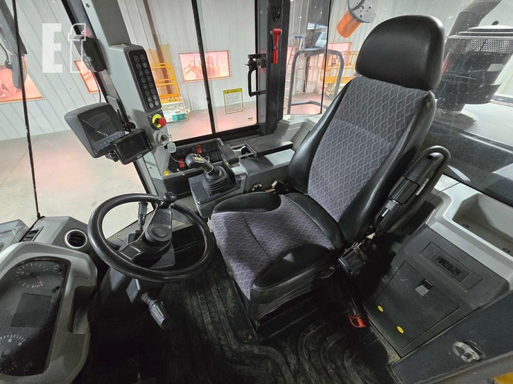 2022-xcmg-xc948u-image-12