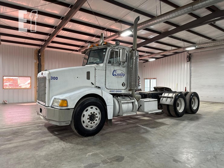 2005-peterbilt-385-image-1