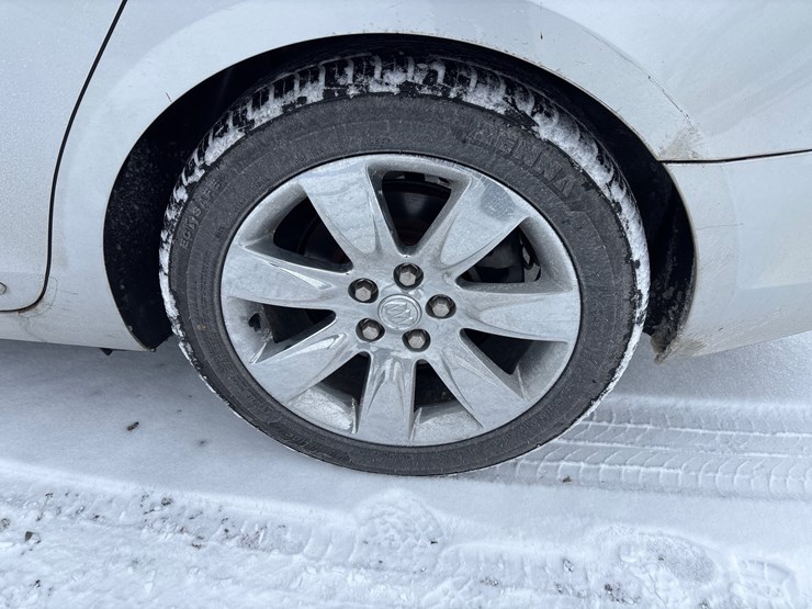 #1114-•-2010-buick-lacrosse-passenger-car-image-26