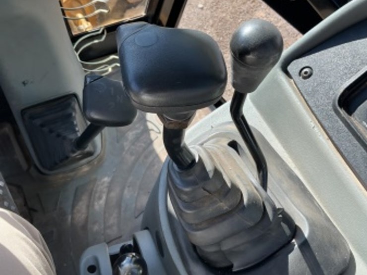 caterpillar-420d-image-26