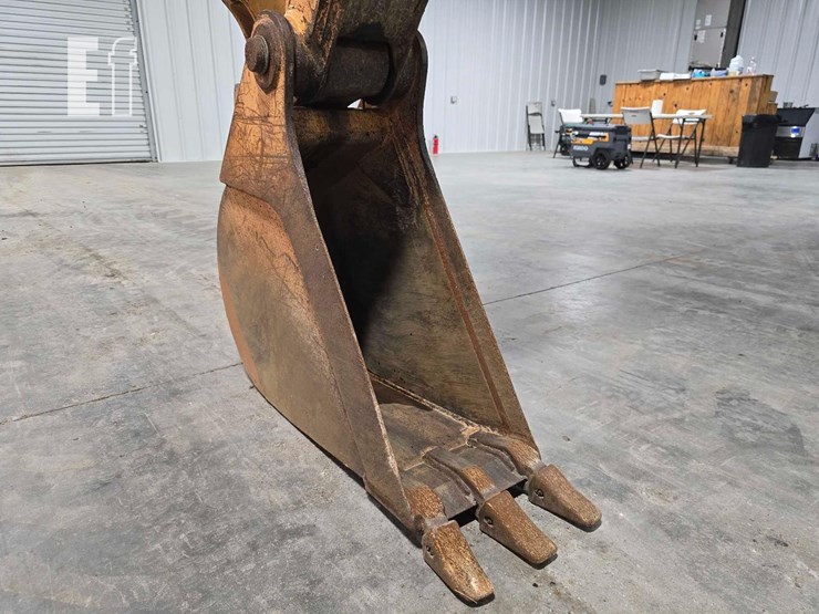 2013-case-580n-image-10