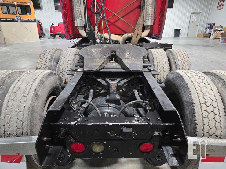 2016-kenworth-t2000-image-21