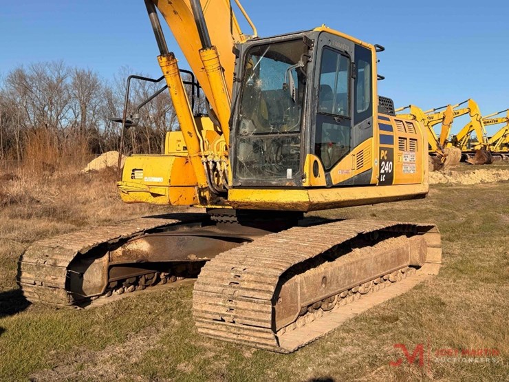 komatsu-pc240-lc-11-image-4