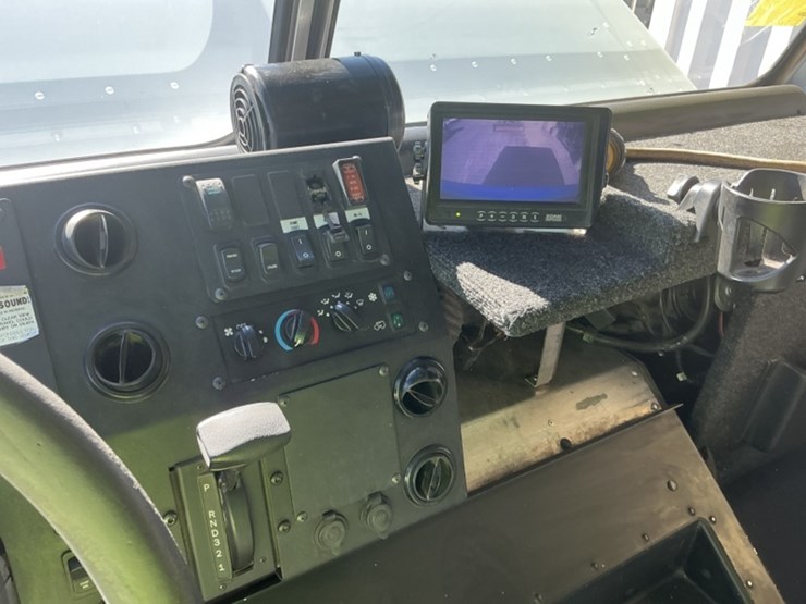 2018-freightliner-mt55-image-21