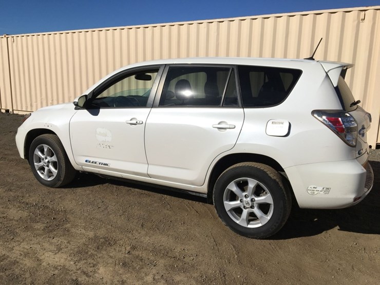 2014-toyota-rav4-image-4