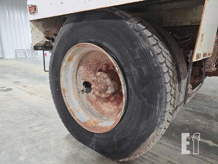 1995-ford-la9000-image-20