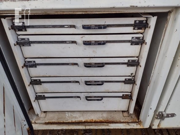 2008-peterbilt-365-image-28