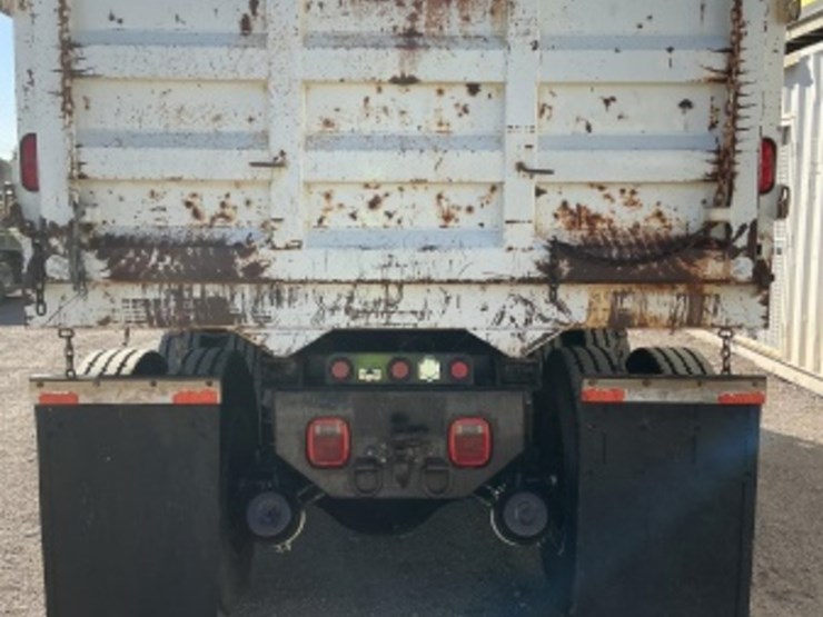 1999-freightliner-fl80-image-6