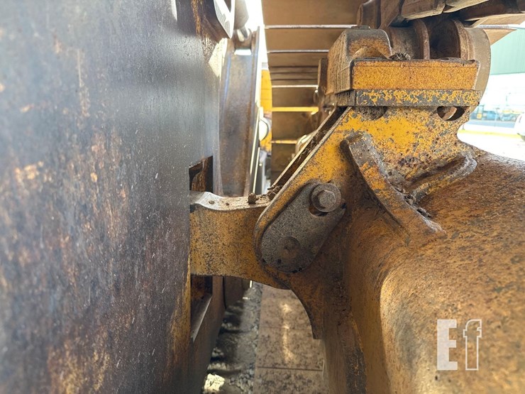 2012-deere-850k-xlt-image-36