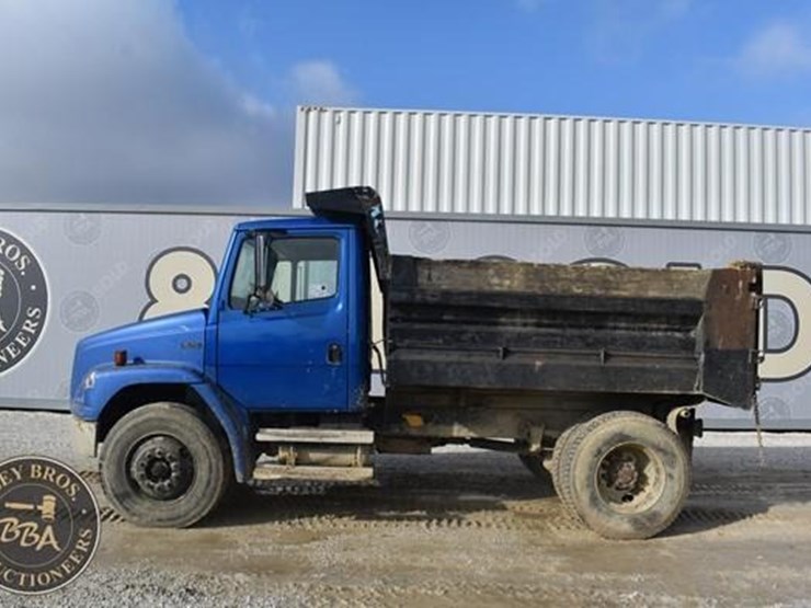 2000-freightliner-fl70-image-15