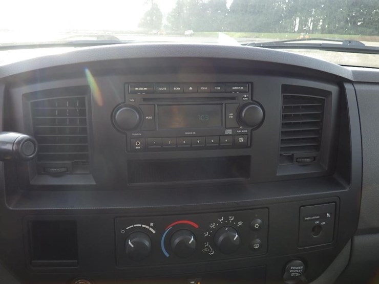 2009-dodge-2500-image-28