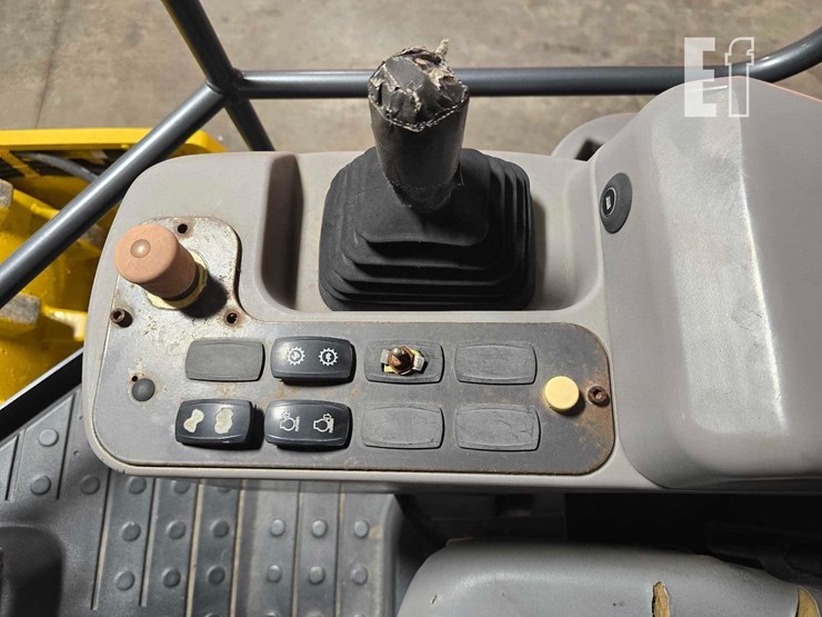 2014-volvo-sd115-image-15