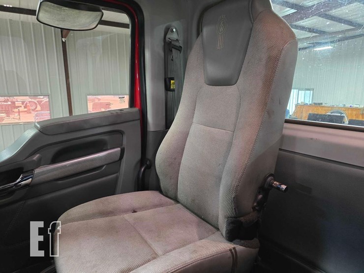 2015-kenworth-t680-image-17